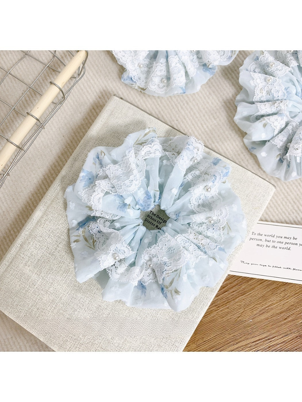 Gifty - Floral Lace Hair Loop