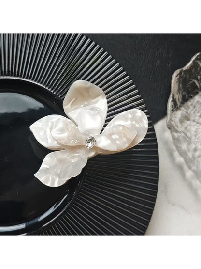 Beau - Chic Petal Shaped Hair Claw Clip