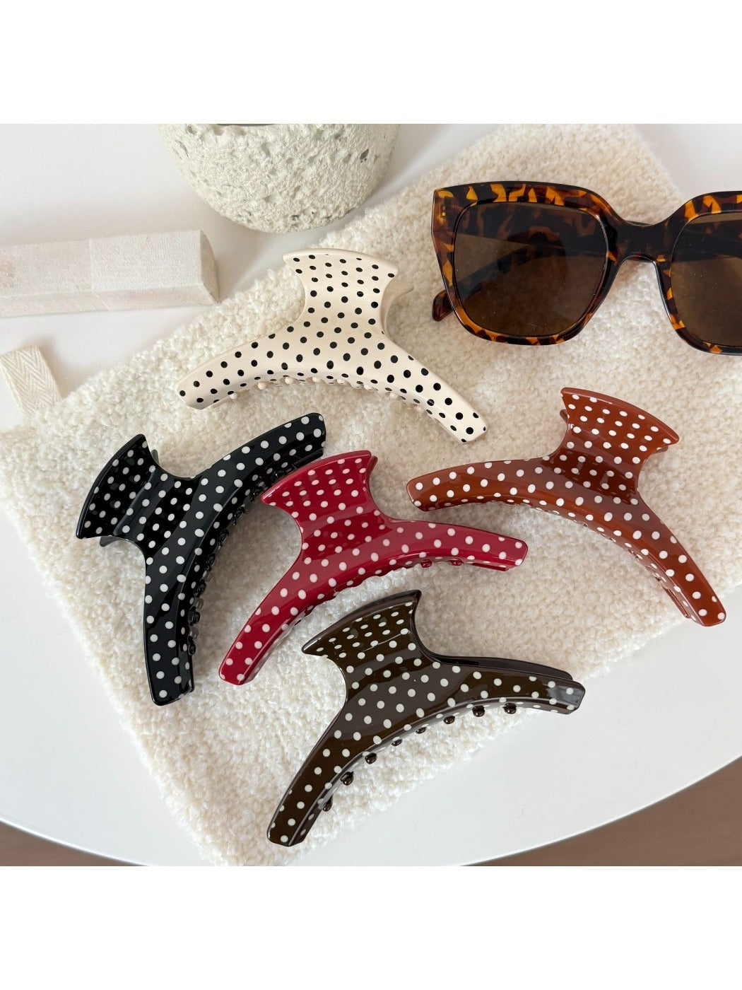 Beau - Minimal Geometric Polka Dot Claw Clip