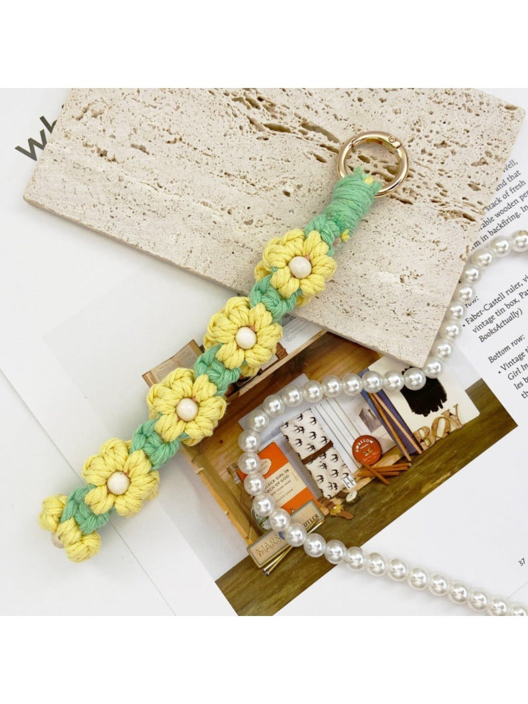 Keypus - Crochet Daisy Flower Keychain