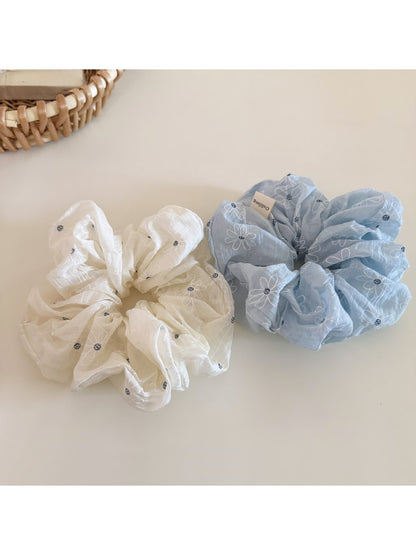 Gifty - Textured Daisy Pattern Polyester Scrunchie