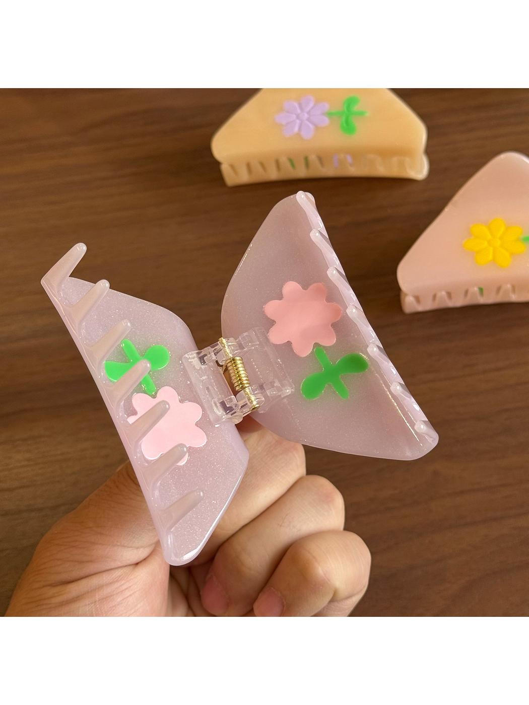 Beau - Retro Flower Triangle Acetate Hair Clip
