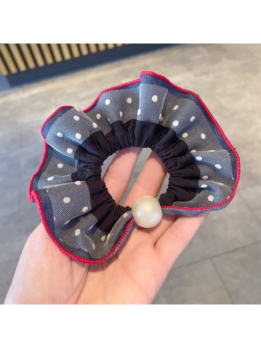 Gifty - Versatile Polka Dot Scrunchie