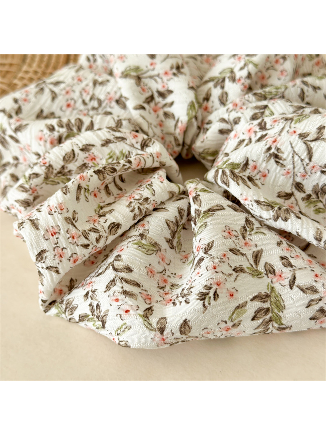 Gifty - Floral High Stretch Polyester Scrunchie