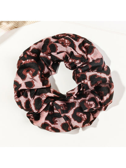 Gifty - Fashionable Leopard Print Scrunchie