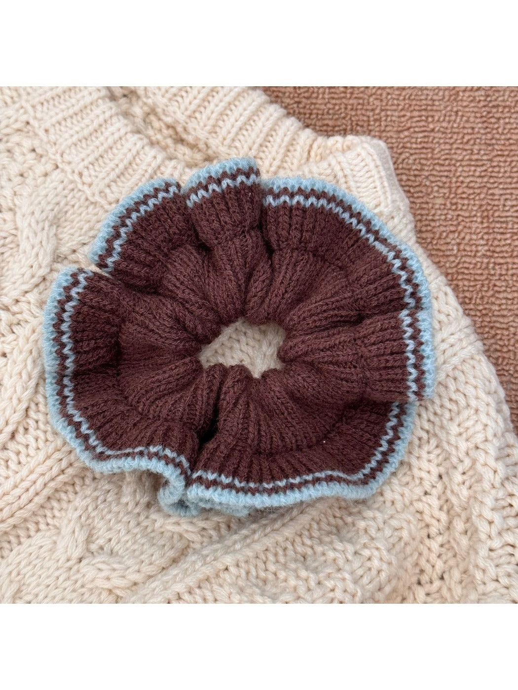 Gifty - Cute Knit Color Edge Scrunchie