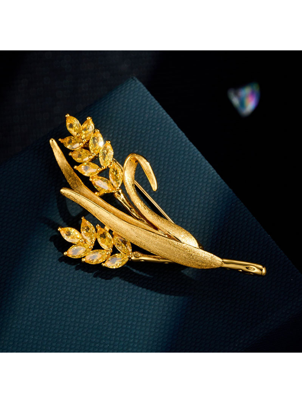 Brovia - Leaf Detail Wheat Ear Dress Accent Brooch