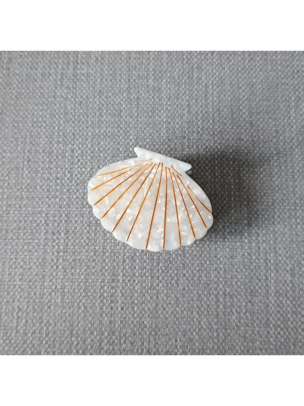 Beau - Chic Shell Shaped Claw Clip