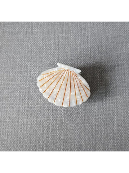 Beau - Chic Shell Shaped Claw Clip