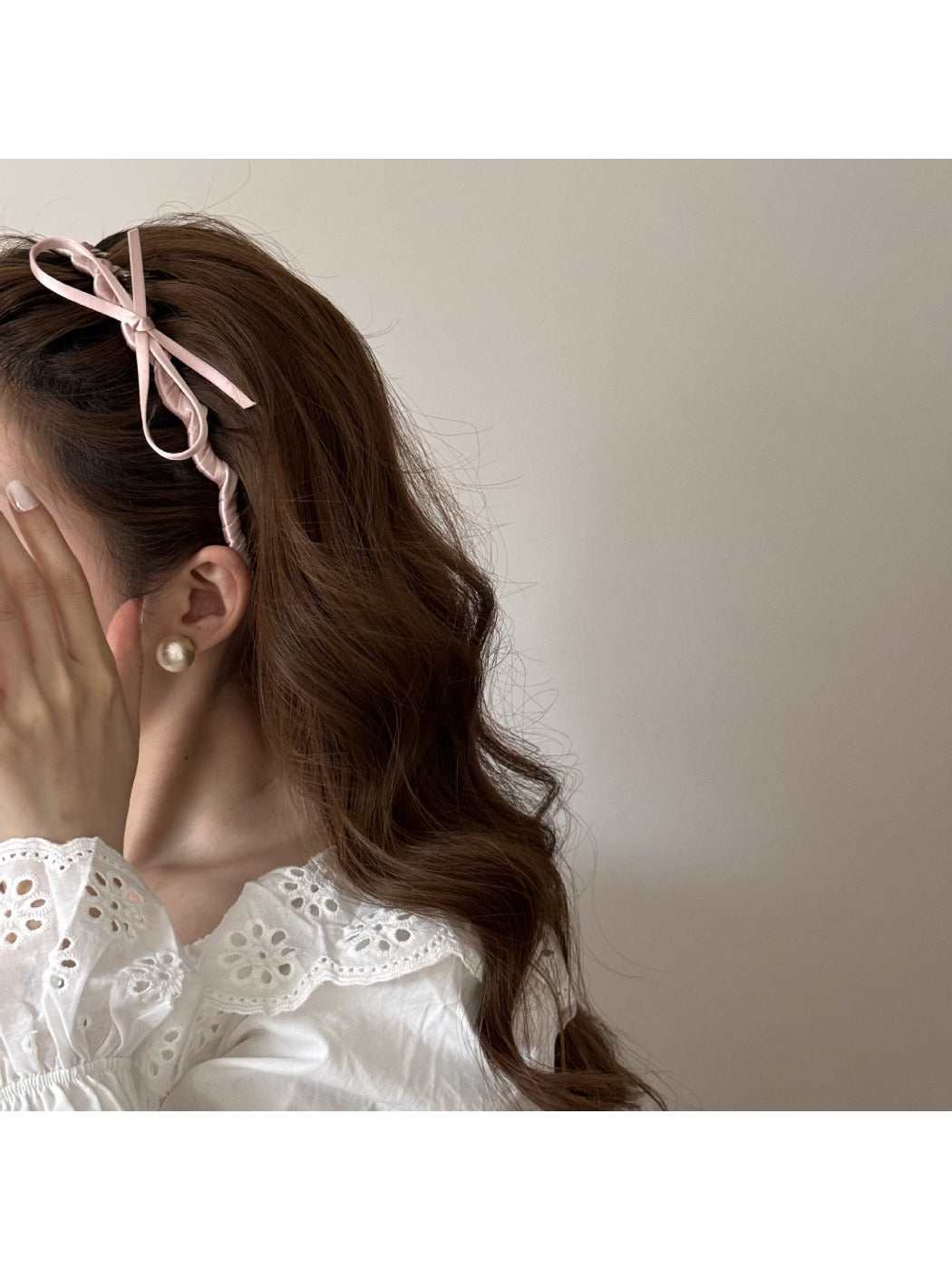 Model wearing the chic pink bow headband with loose hair