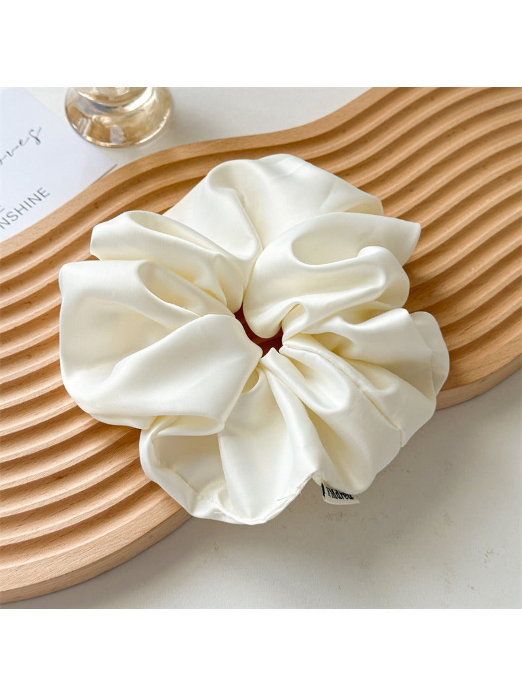 Gifty - Elegant Satin Hair Scrunchie