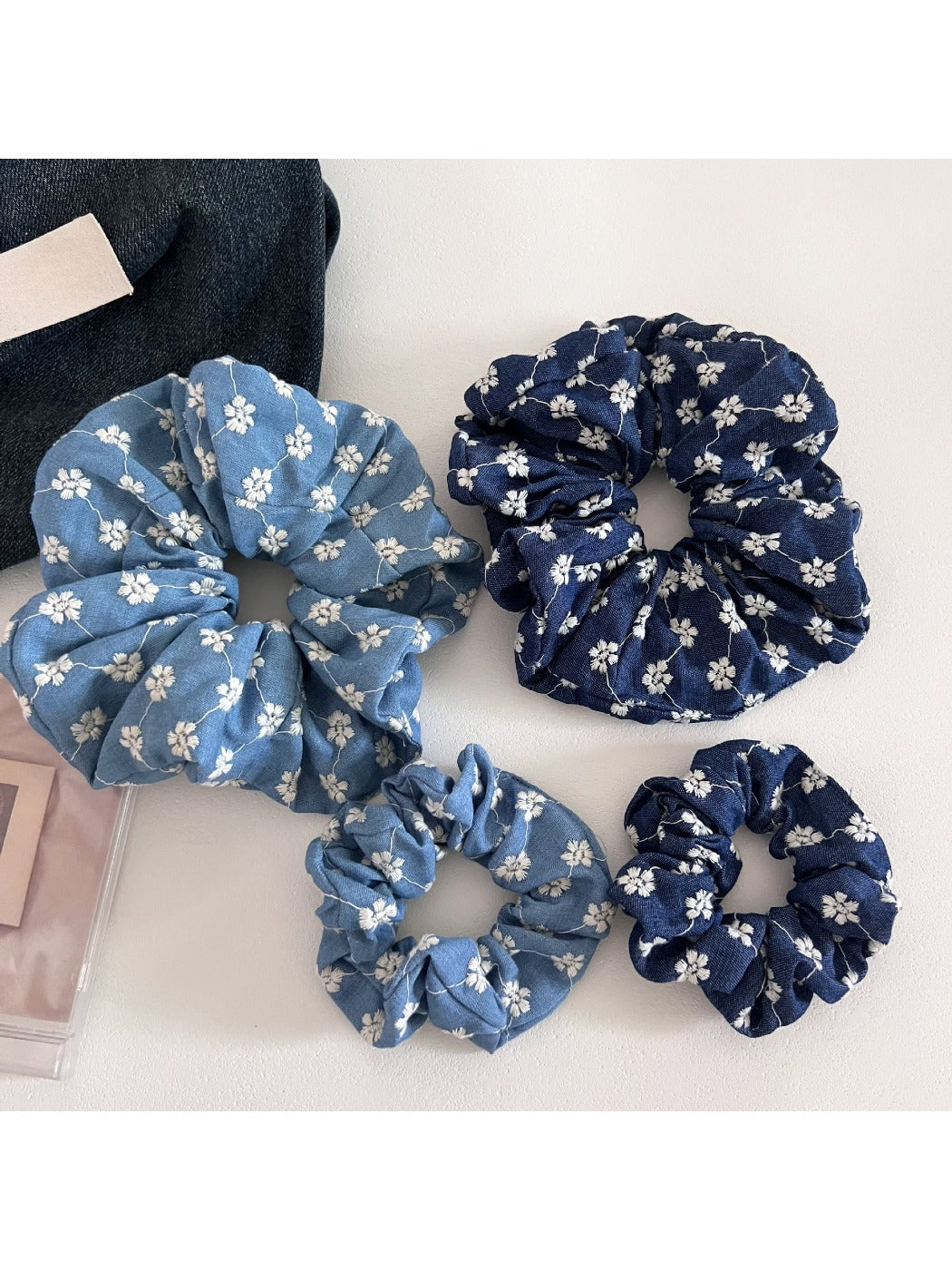Gifty - Retro Blue Fashion Scrunchie