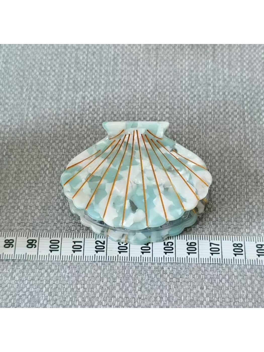 Beau - Chic Shell Shaped Claw Clip