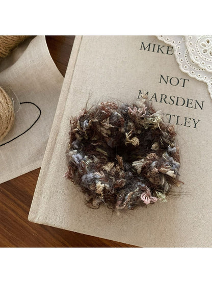 Gifty - Artistic Colored Yarn Hair Tie