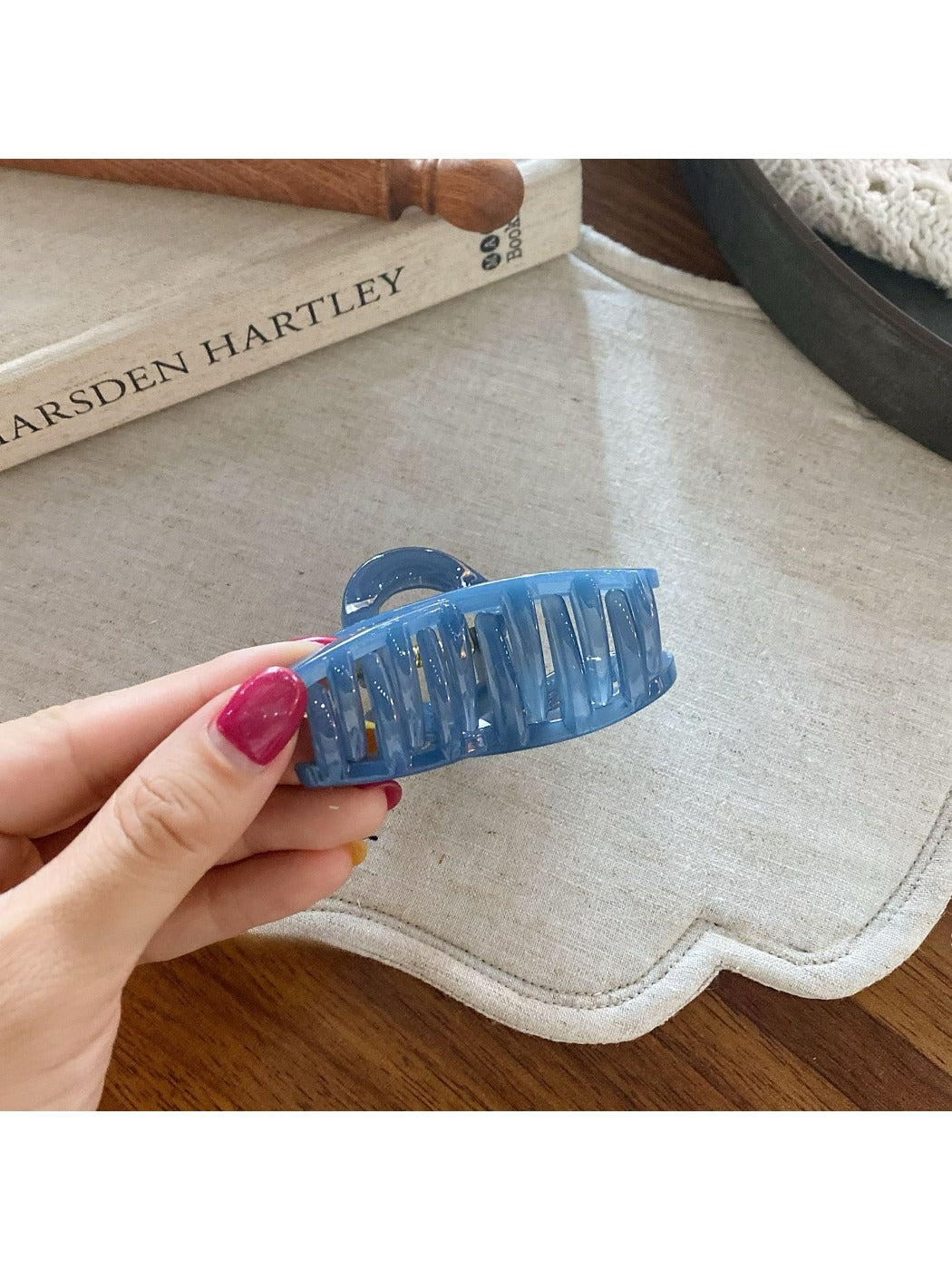 Beau - Elegant Solid Color Curved Claw Clip