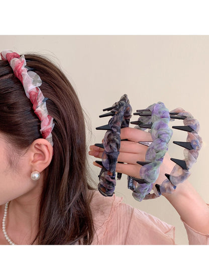 Close-up of Gifty floral print headband fabric texture and delicate flower pattern