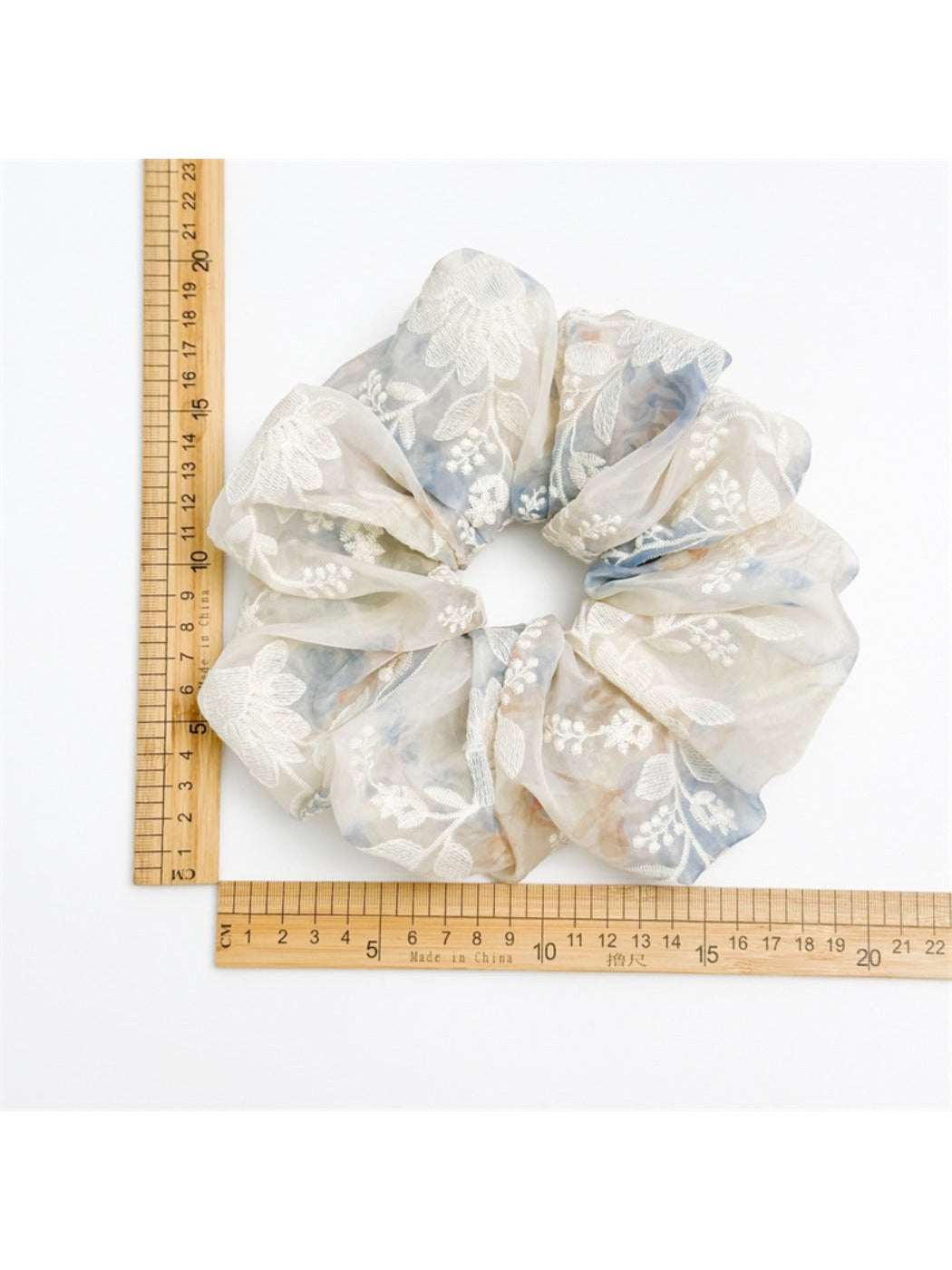 Gifty - Floral Embroidered Scrunchie