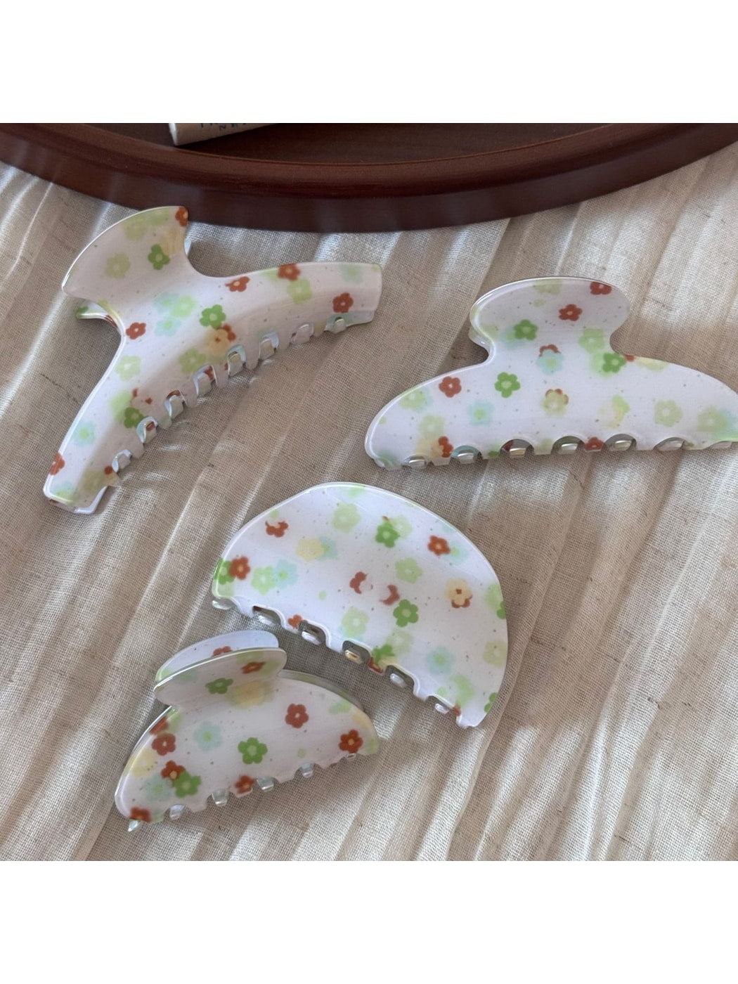 Beau - Simple Glossy Flower Pattern Acrylic Claw Clip