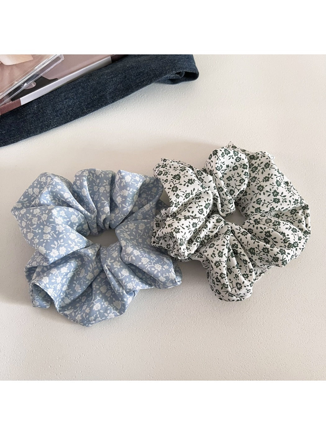 Gifty - Bohemian Floral Print Scrunchie