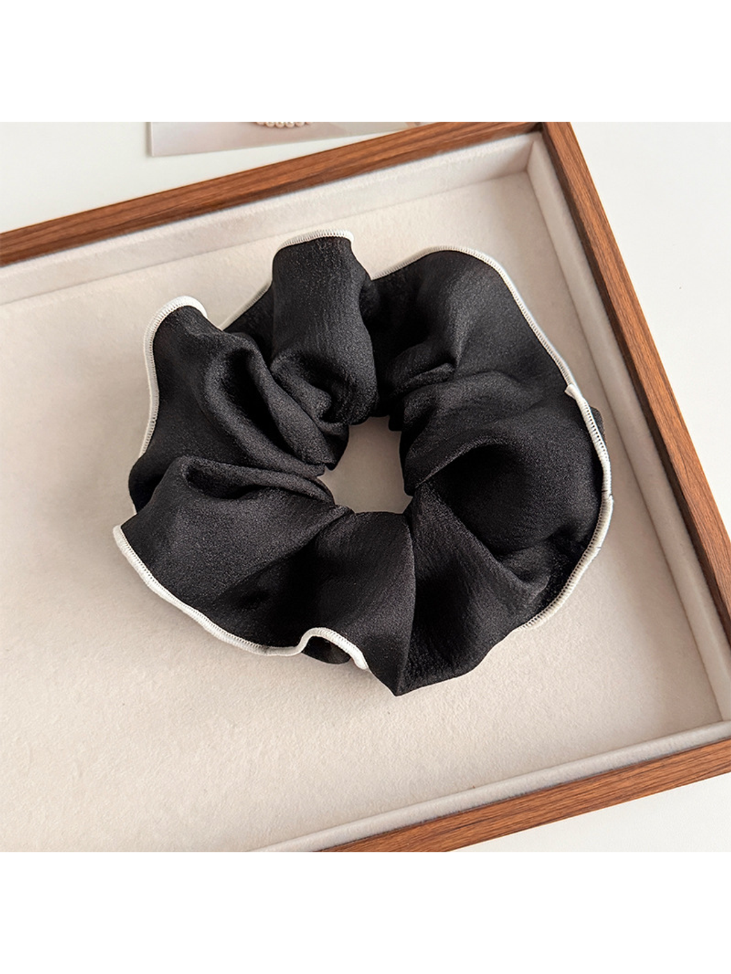 Gifty - Polyester Contrast Trim Oversized Scrunchie