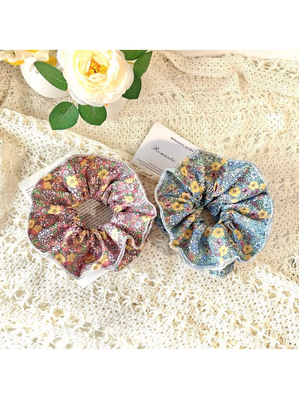 Gifty - Sweet Flower Print Fabric Scrunchie