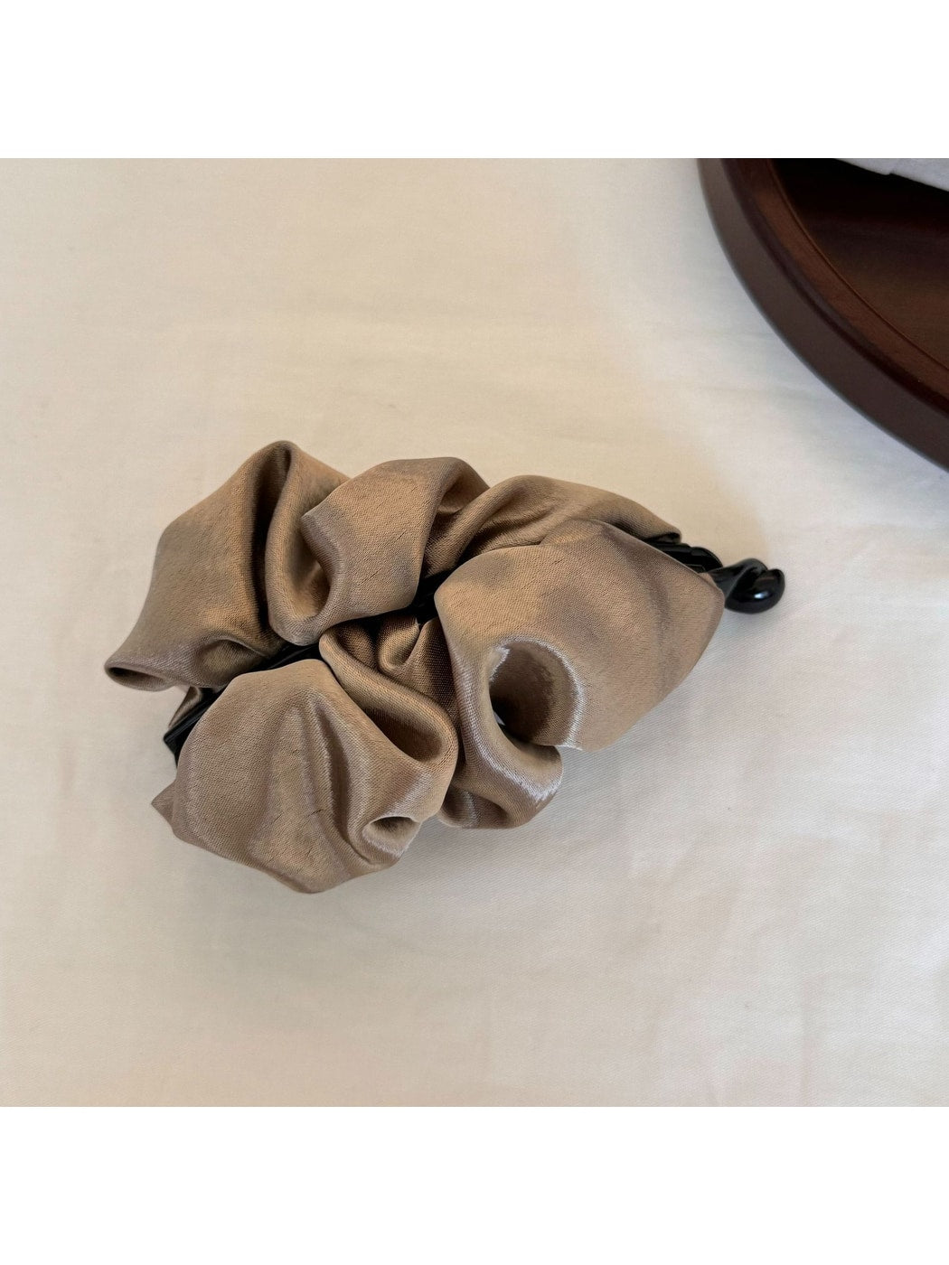 Beau - Polyester Blend Pleated Banana Clip