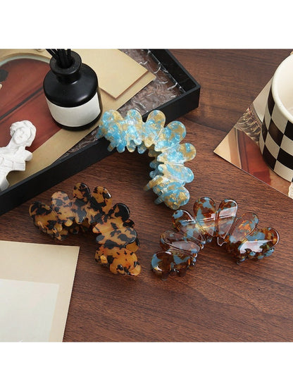 Beau - Petal Shaped Claw Clip