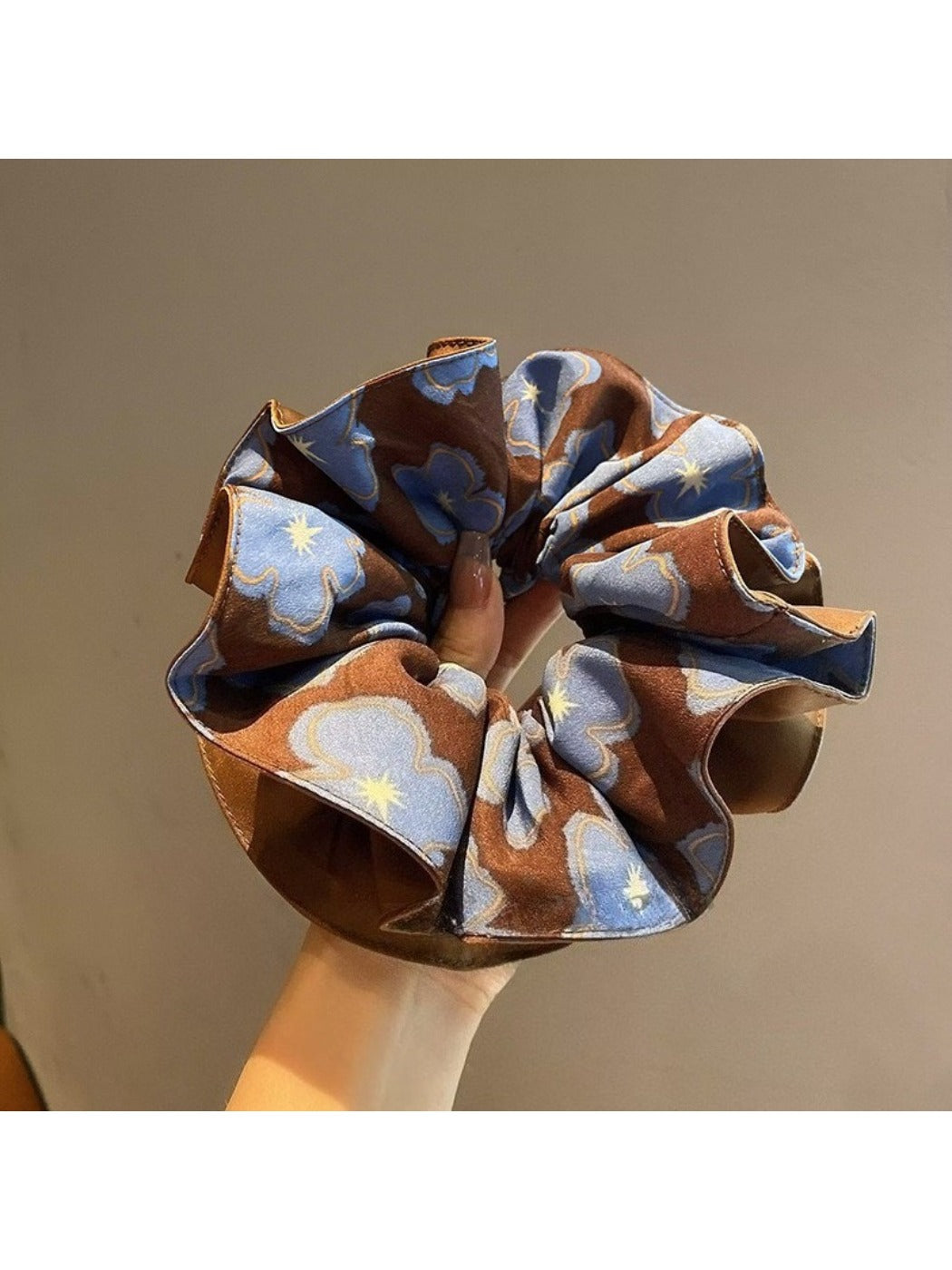 Gifty - Vintage Contrast Print Scrunchie