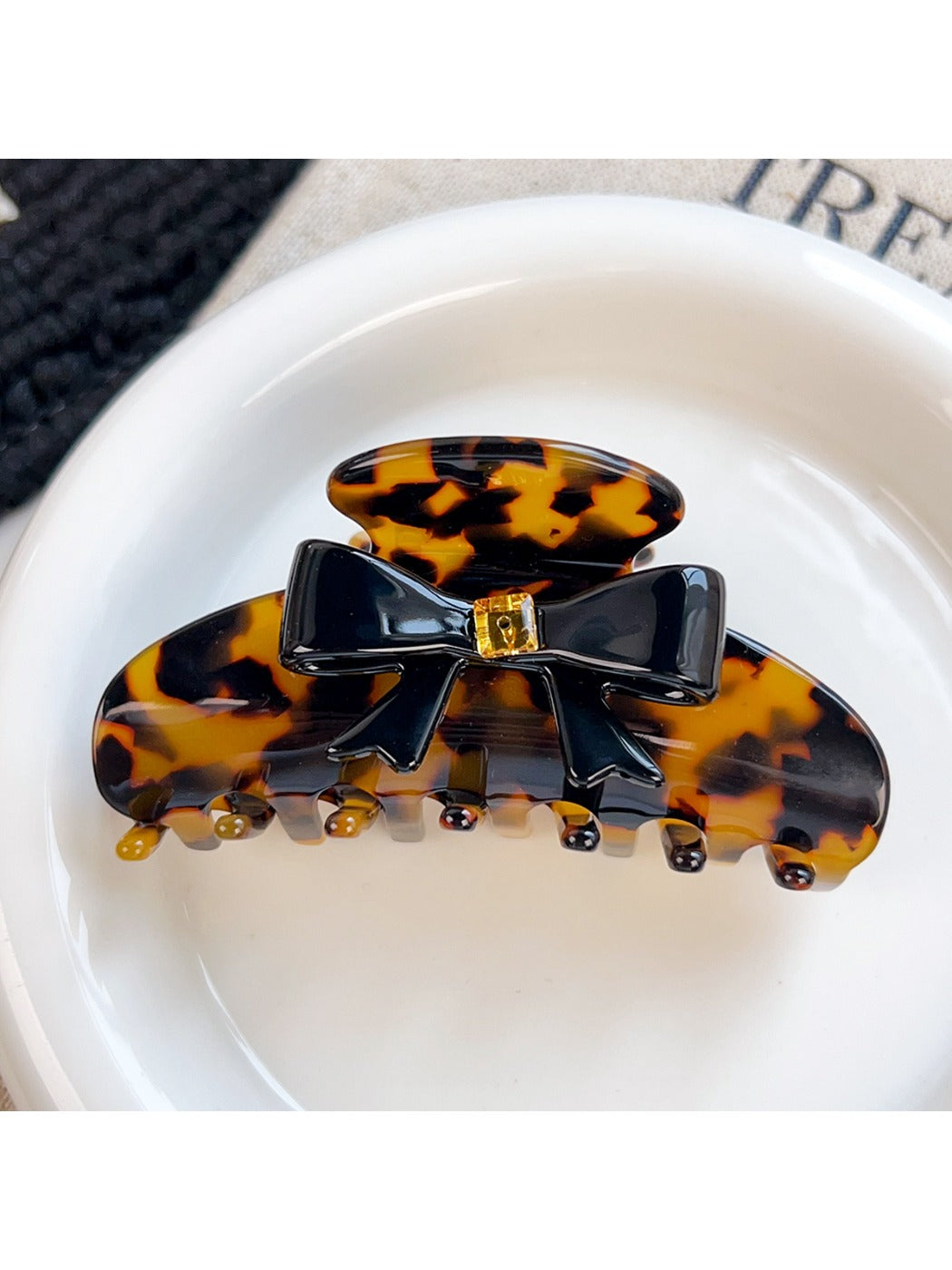 Beau - Curved Bow Design Acetate Hair Claw Clip