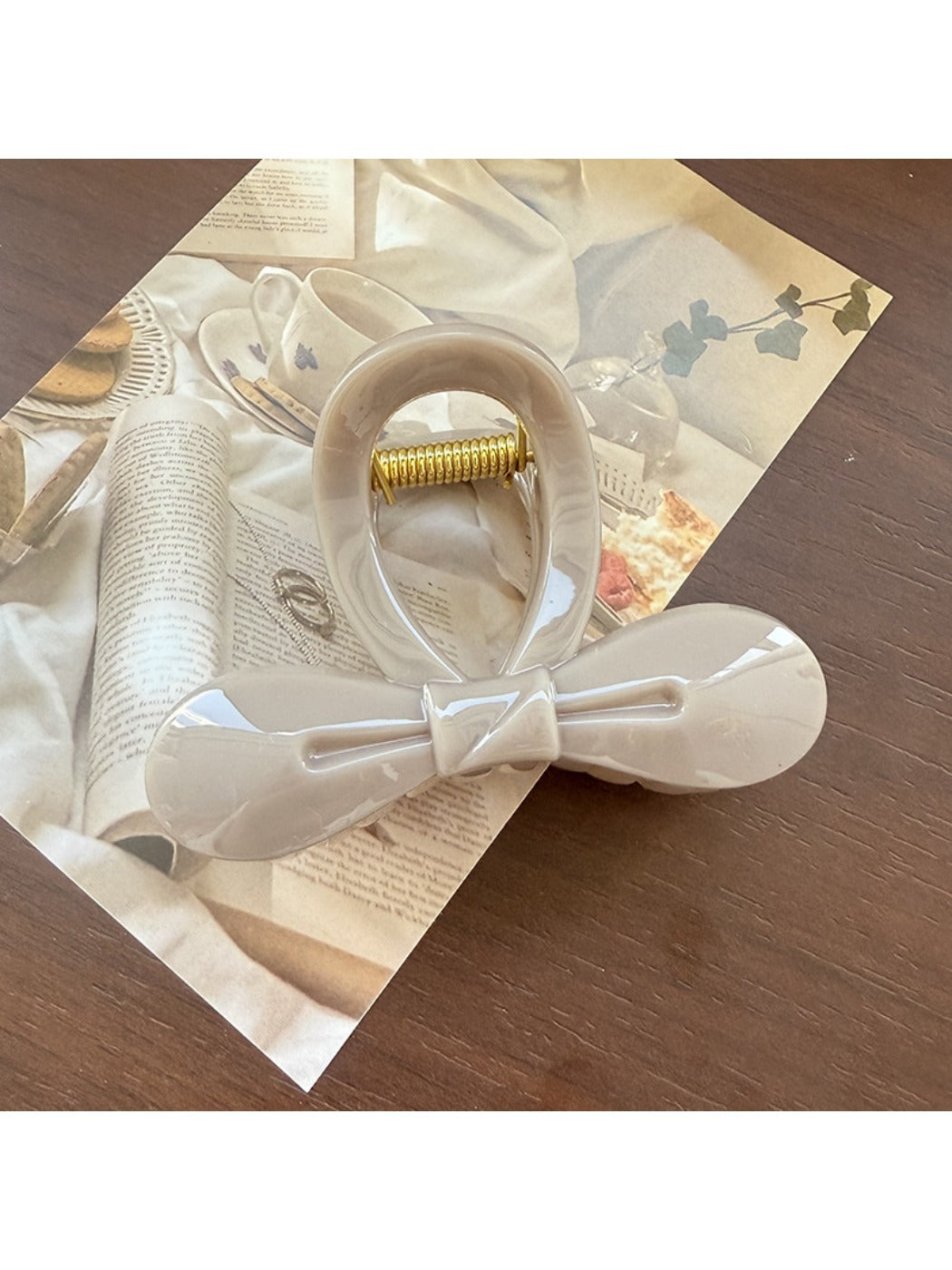 Beau - Cutout Bow Tie Hair Claw Clip