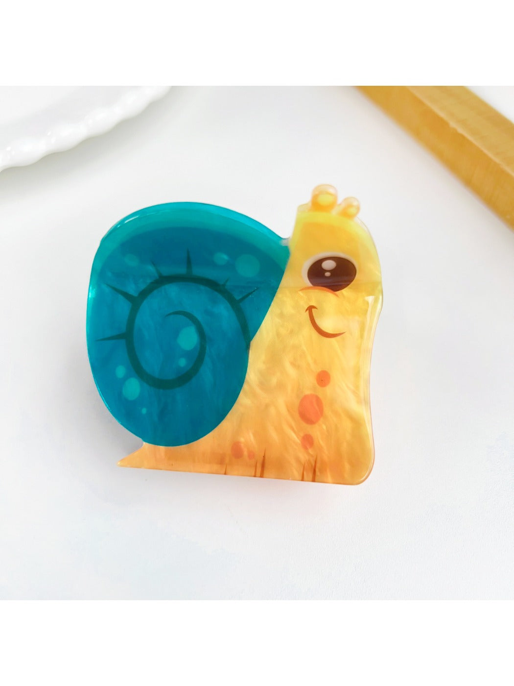 Beau hair claw clip shaped like a bear shown from top view
