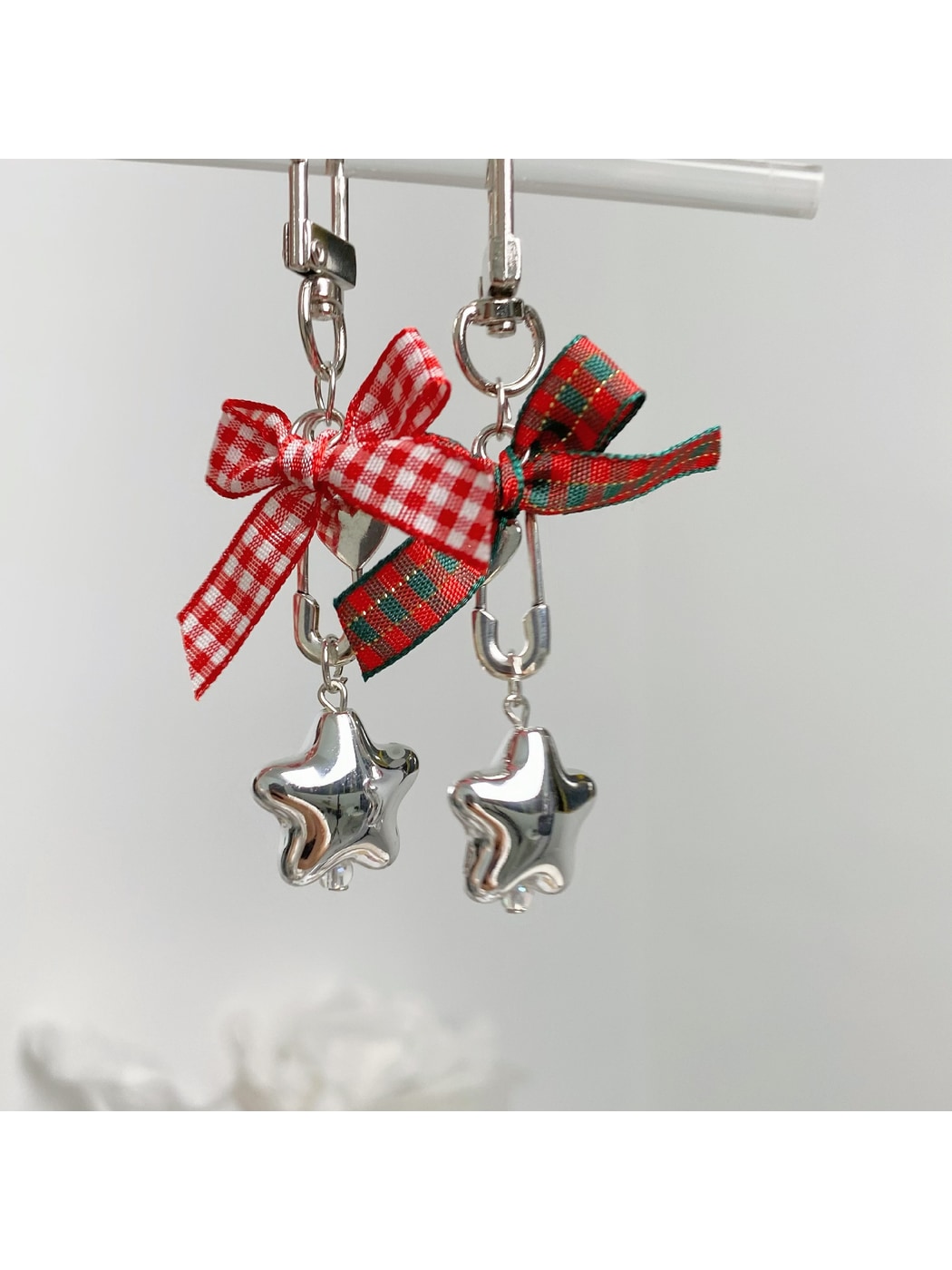 Keypus - Five Point Star Bow Flocked Holiday Keychain