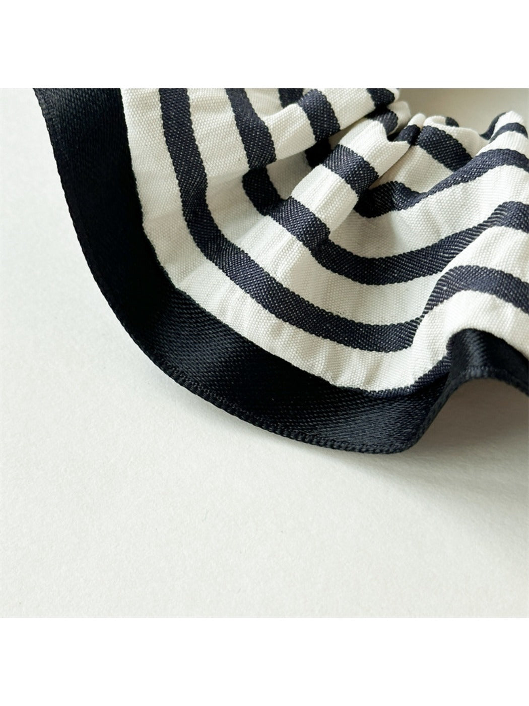 Gifty - Trendy Striped Fabric Scrunchie