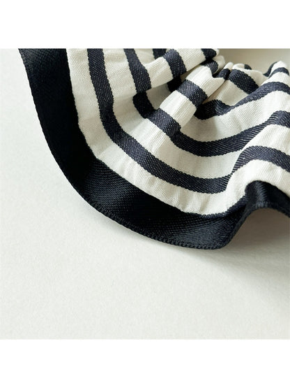 Gifty - Trendy Striped Fabric Scrunchie