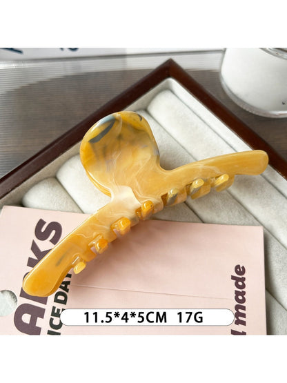 Beau large claw clip displayed next to matching hair accessories