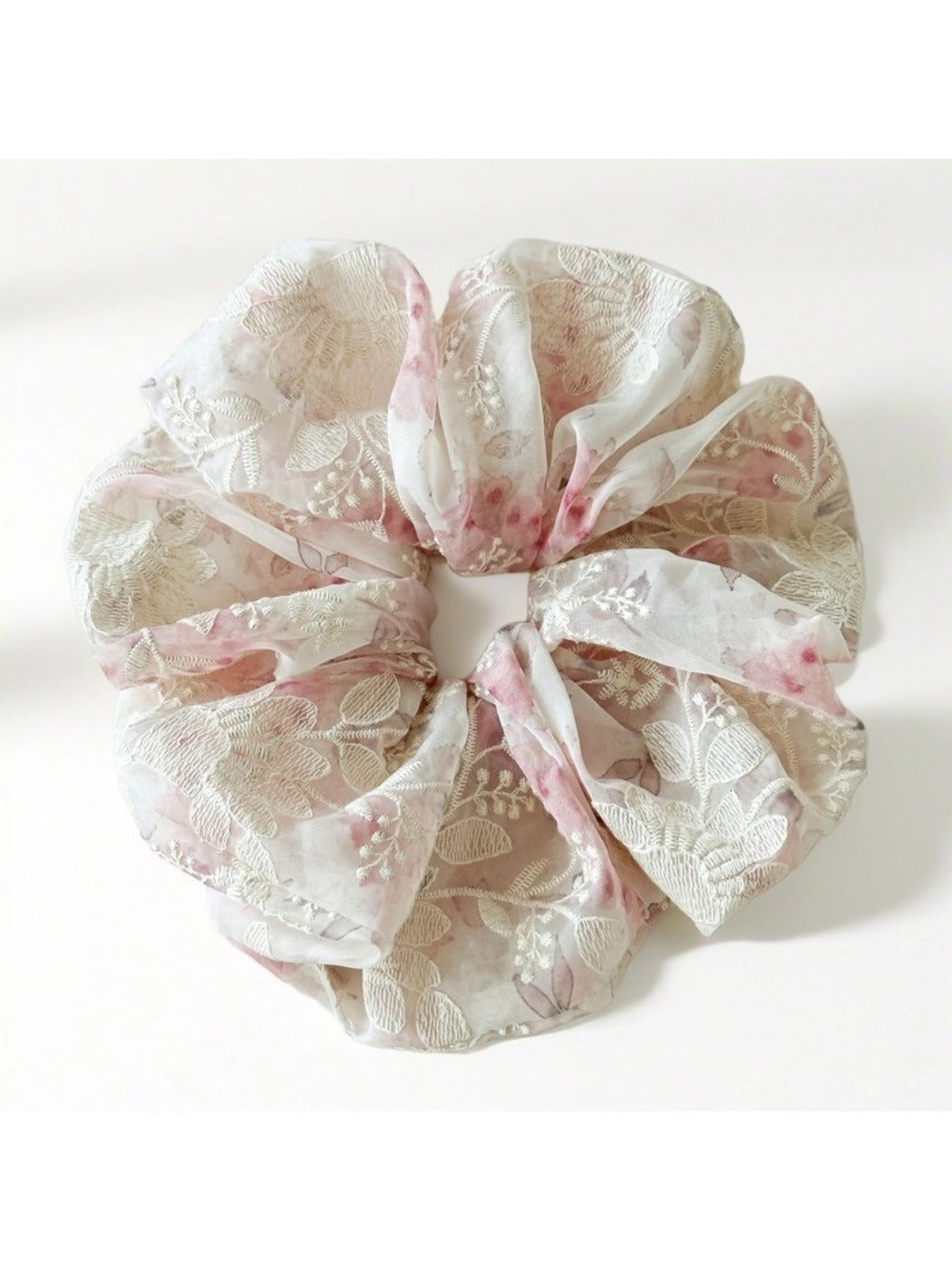 Gifty - Floral Embroidered Scrunchie