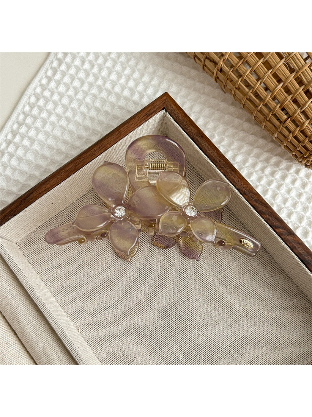 Beau - Petal Shape Acetate Fiber Hair Claw Clip
