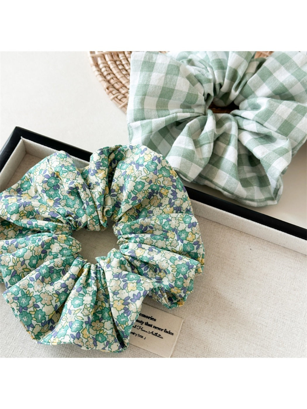 Gifty - Floral Checkered Hair Scrunchie