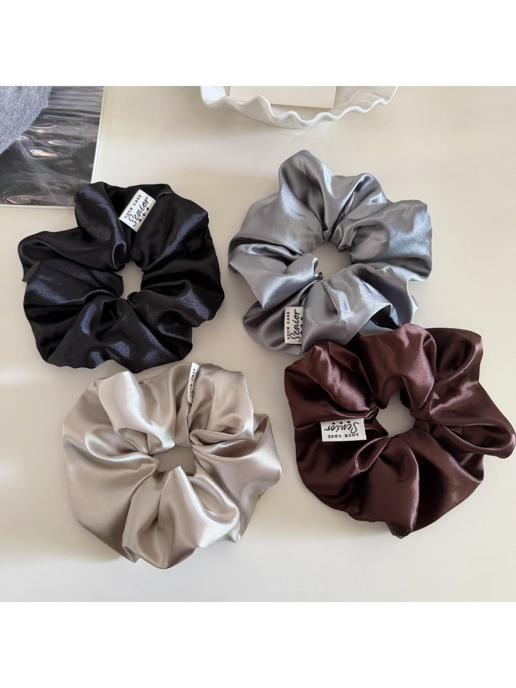 Gifty - Satin Elegant Hair Tie