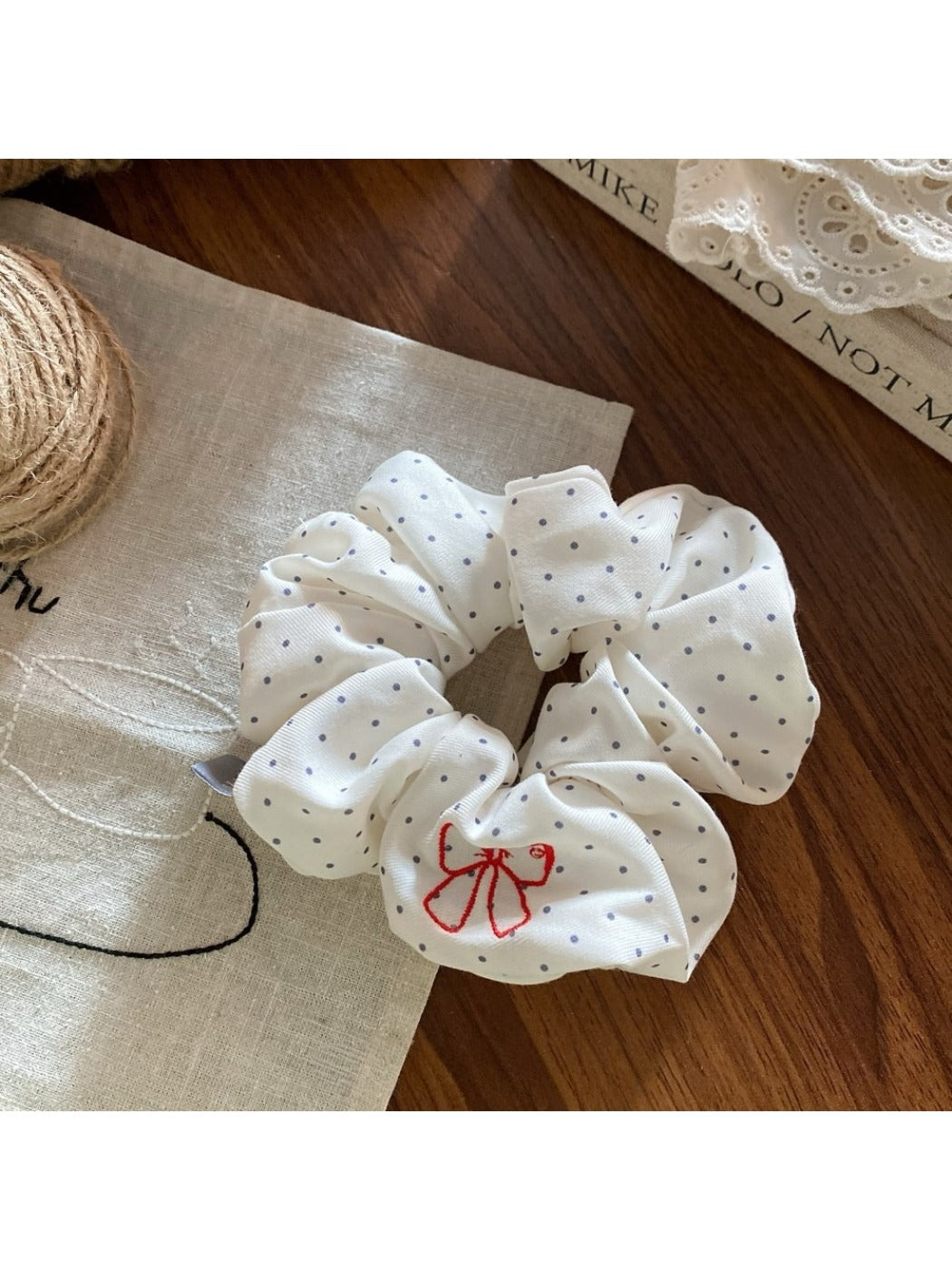 Gifty - Sweet Delicate Elegant Scrunchie