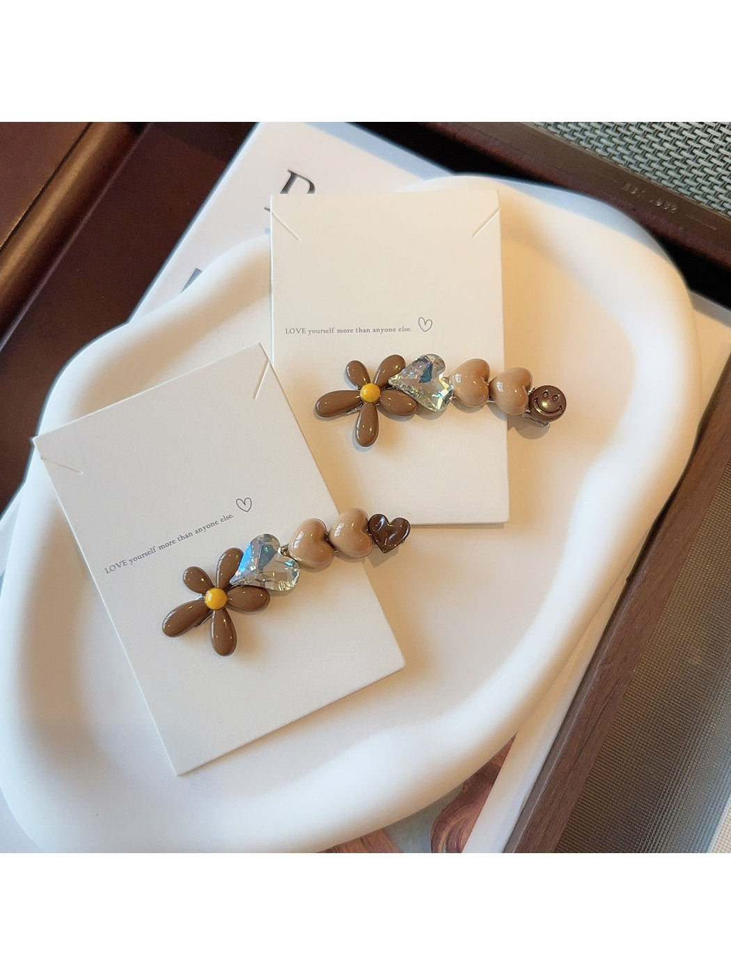 Beau - Floral Duckbill Hair Clip with Shiny Detail