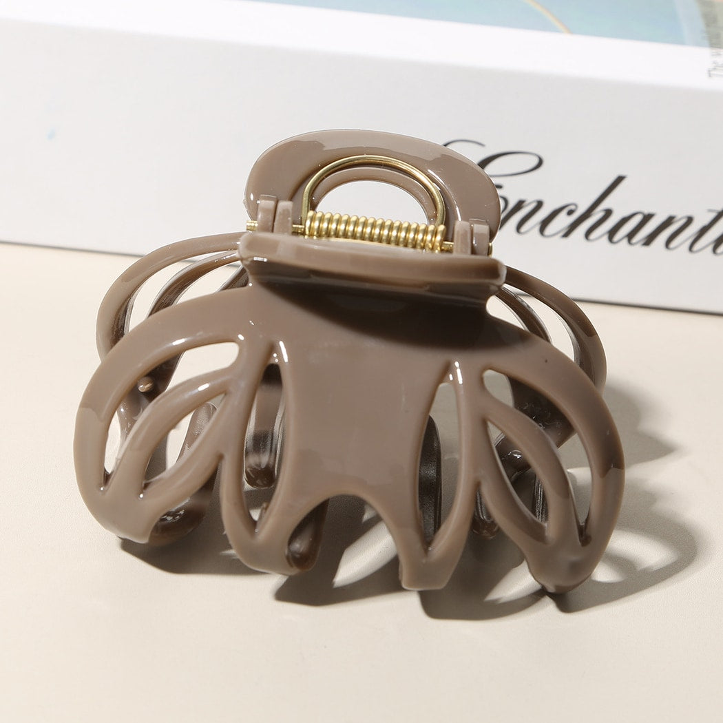 Beau - Glossy Openwork Leopard Pattern Claw Clip