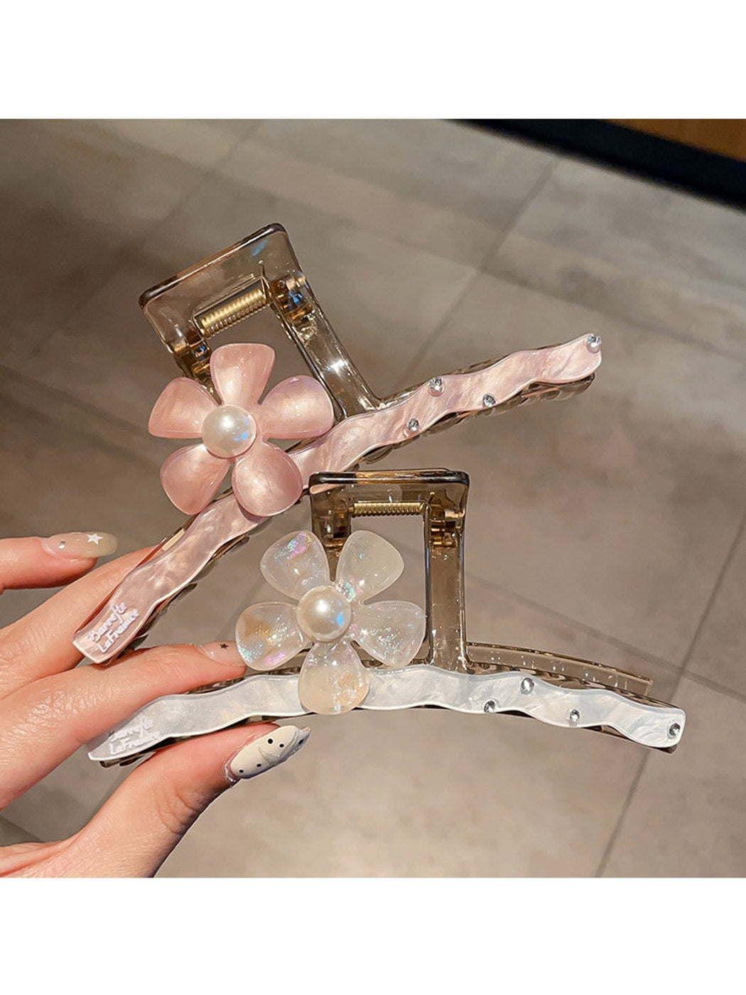 Beau - Sweet Floral Wave Shape Hair Styling Claw Clip