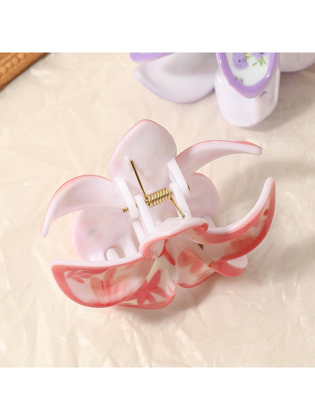 Beau - Elegant Flower Shaped Claw Clip