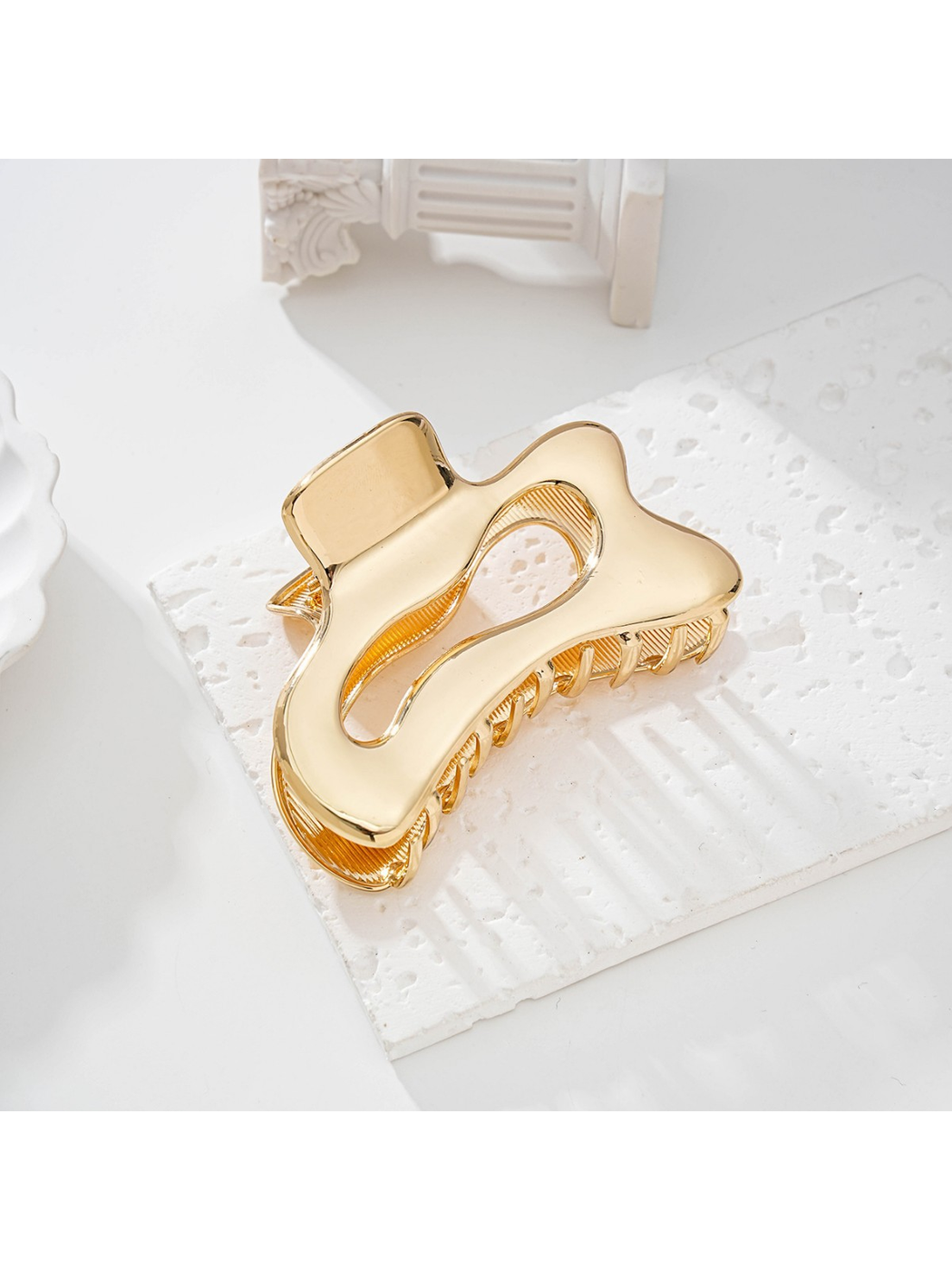 Beau - Polished Openwork Irregular Hair Claw Clip