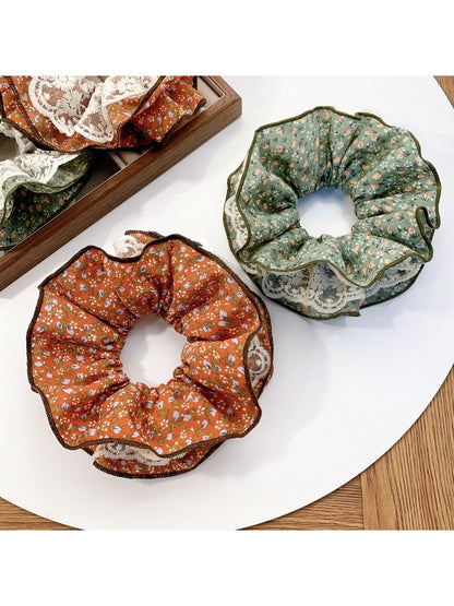 Gifty - Delicate Floral Lace Scrunchie