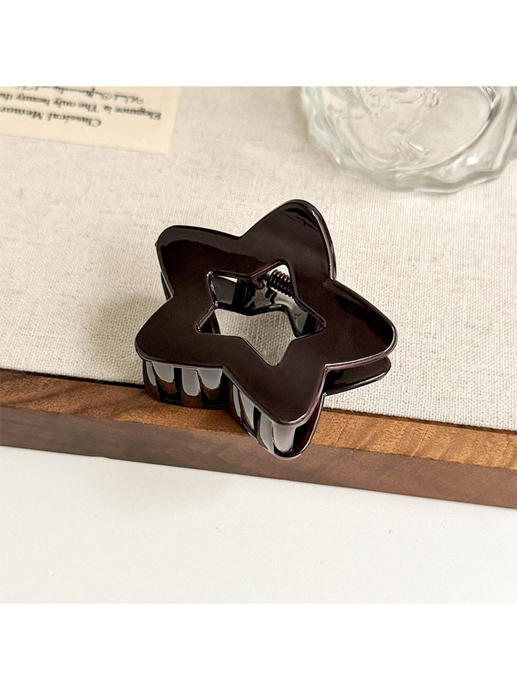 Beau - Glossy Hollow Star Plastic Alloy Claw Clip