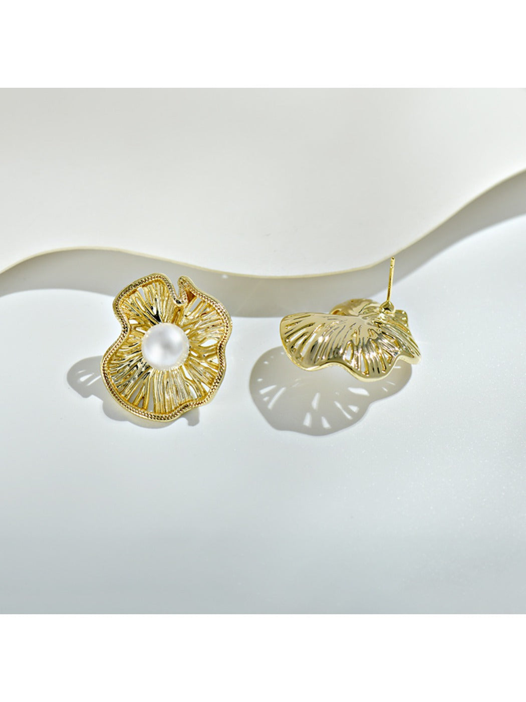 Earedge - Luxe Openwork Ruffled Stud Earrings