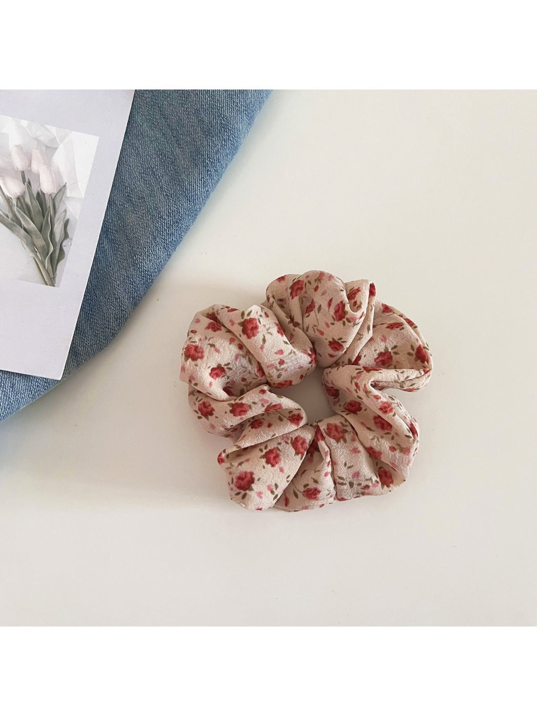 Gifty - Retro Small Floral Scrunchie