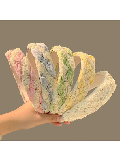 Gifty Happy Lace colored headband in pastel pink with intricate lace design